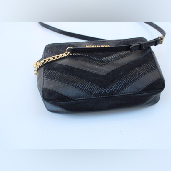 Michael Kors chevron pattern cross body bag - Picture 11 of 11